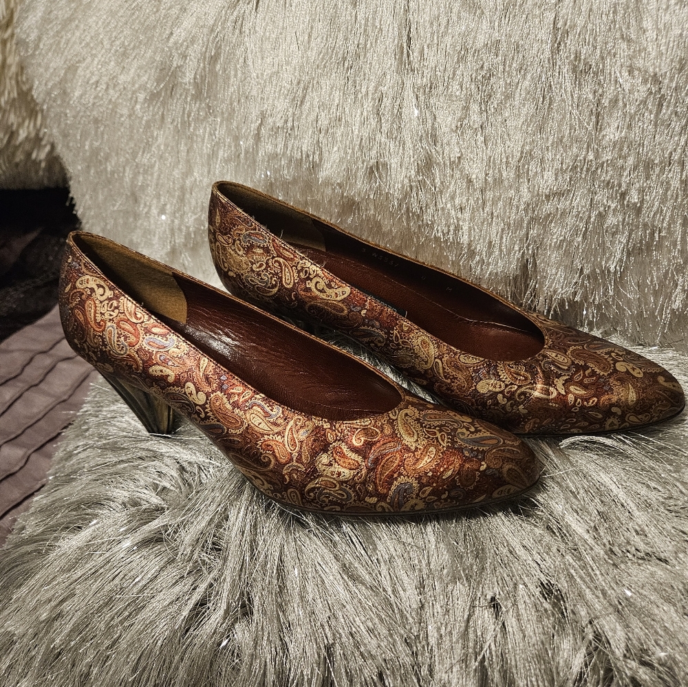 Gently worn Stuart Weitzman. Mr Seymour shoes.